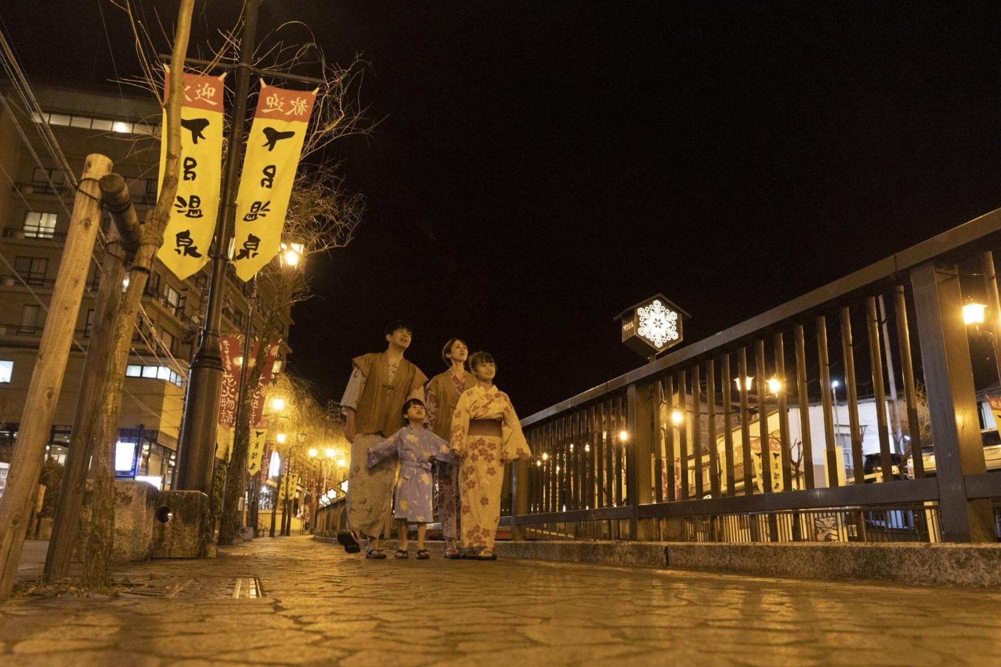 Ooedo Onsen Monogatari Premium Gero Honkan Extérieur photo